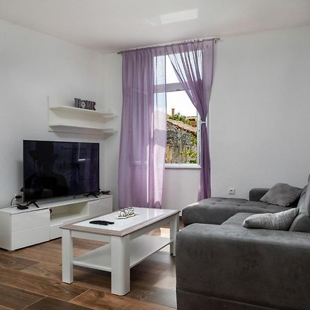 Apartments Smaila 1729 พูลา ภายนอก รูปภาพ