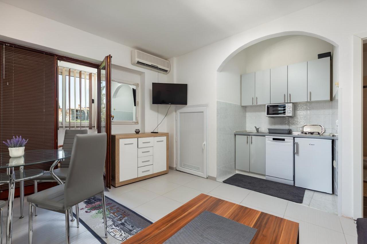 Apartments Smaila 1729 พูลา ภายนอก รูปภาพ
