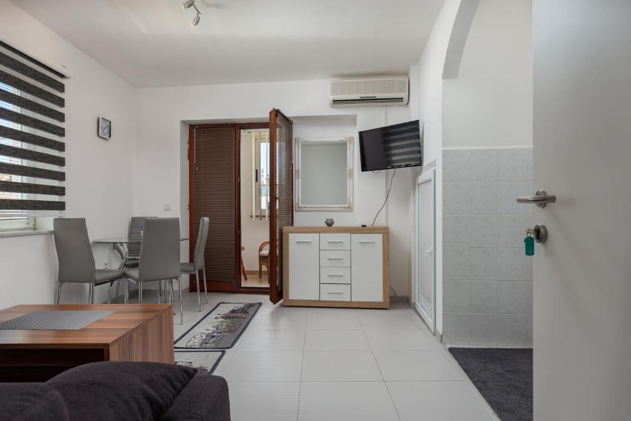 Apartments Smaila 1729 พูลา ภายนอก รูปภาพ