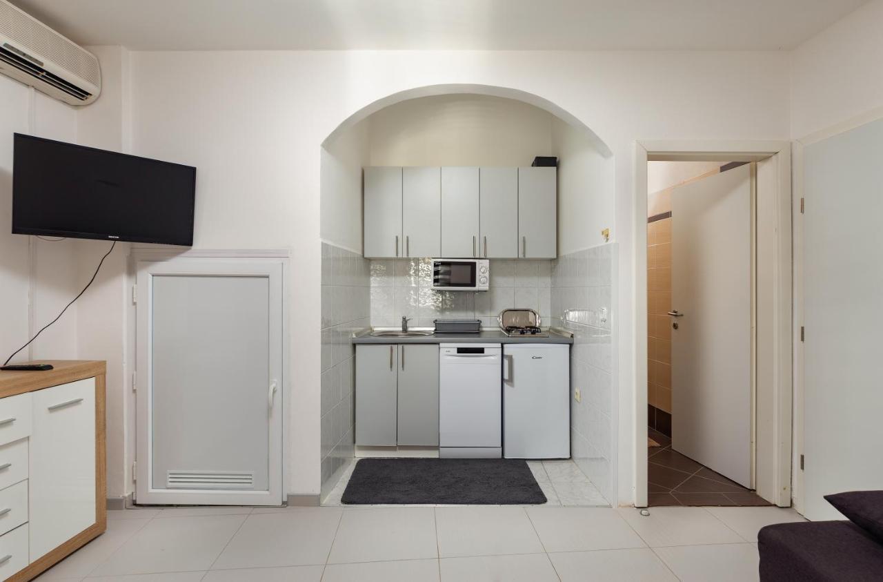 Apartments Smaila 1729 พูลา ภายนอก รูปภาพ