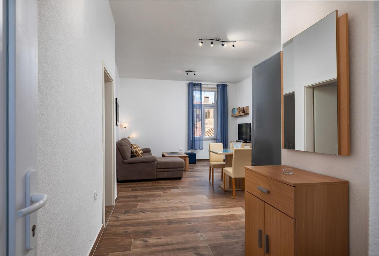 Apartments Smaila 1729 พูลา ภายนอก รูปภาพ