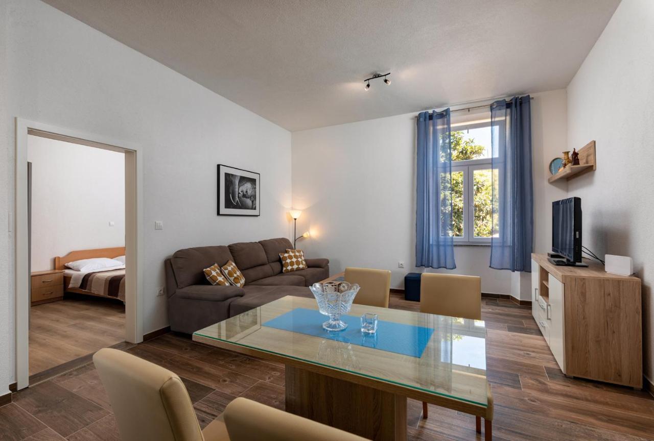 Apartments Smaila 1729 พูลา ภายนอก รูปภาพ