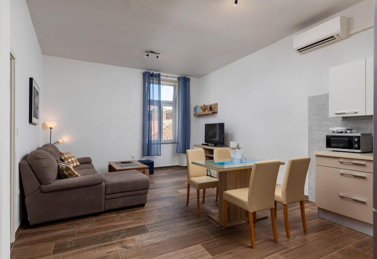 Apartments Smaila 1729 พูลา ภายนอก รูปภาพ
