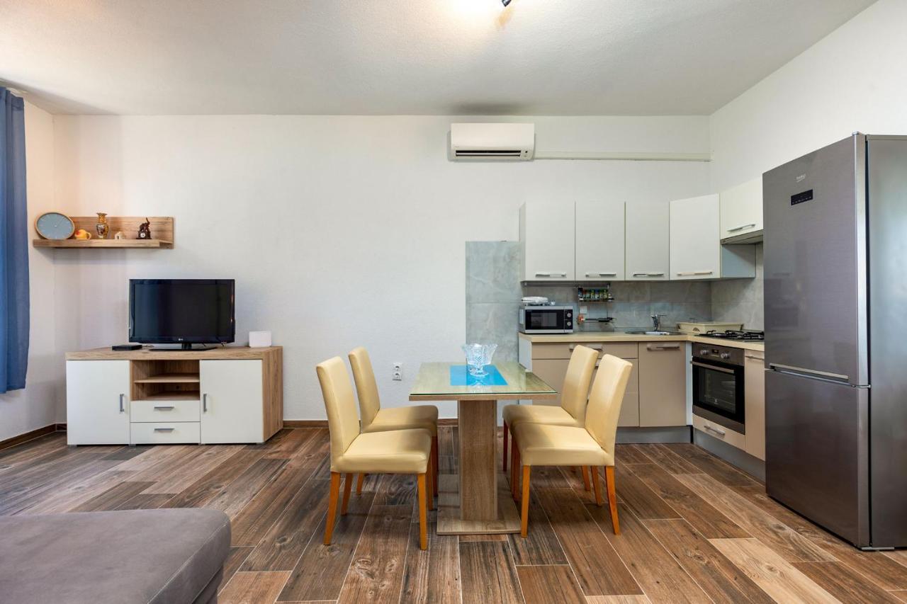 Apartments Smaila 1729 พูลา ภายนอก รูปภาพ