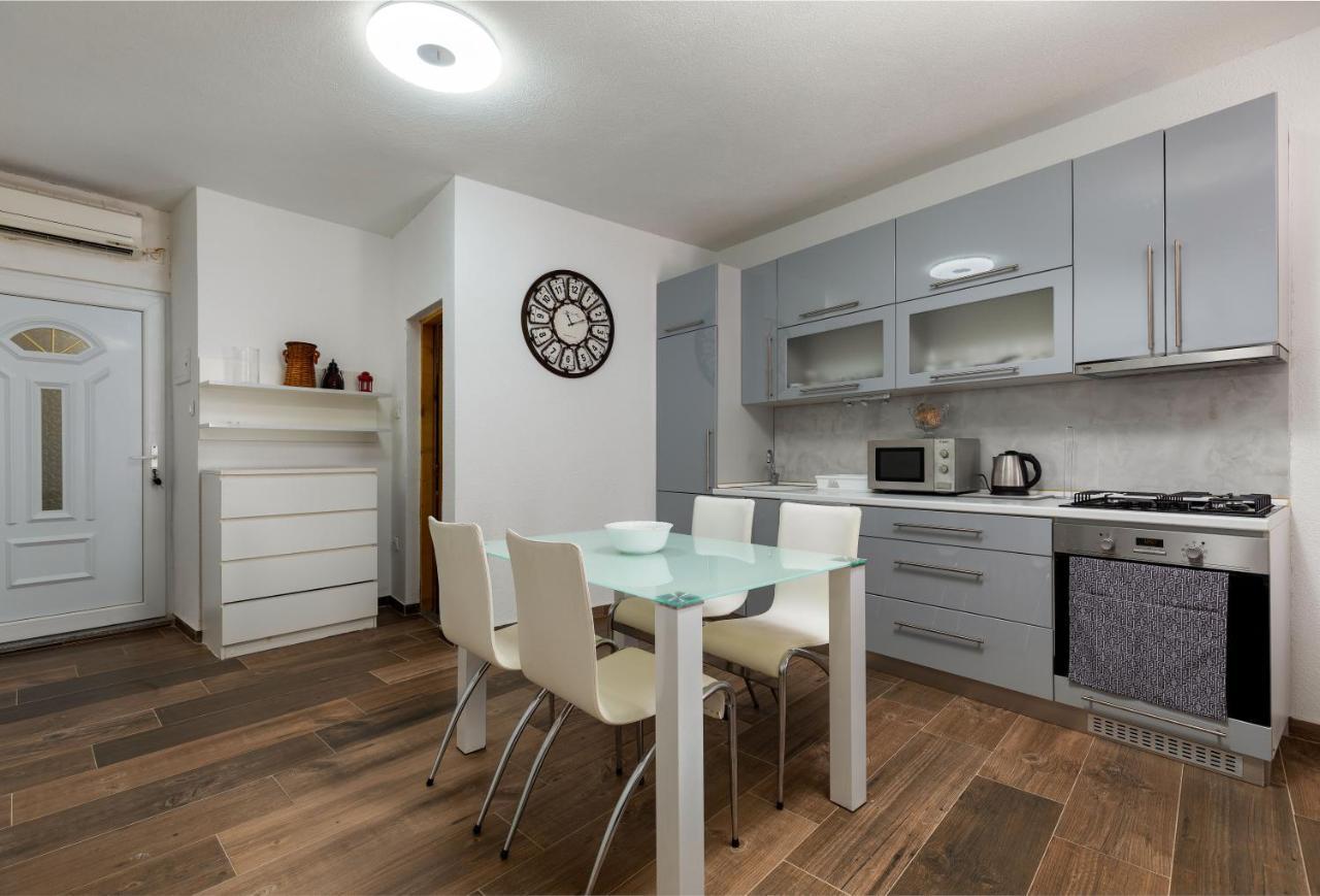 Apartments Smaila 1729 พูลา ภายนอก รูปภาพ