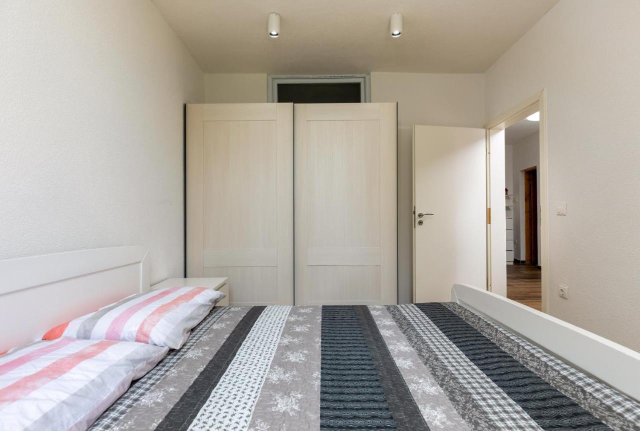Apartments Smaila 1729 พูลา ภายนอก รูปภาพ
