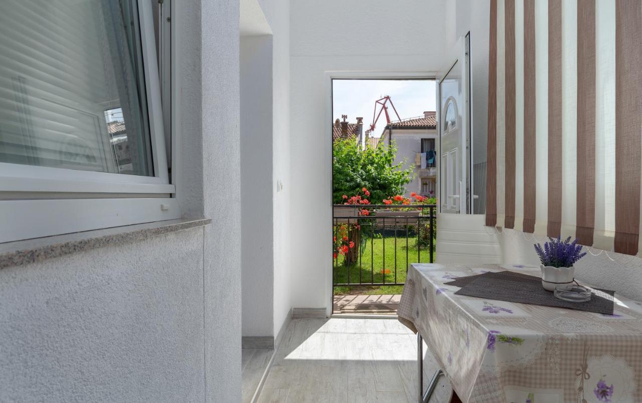 Apartments Smaila 1729 พูลา ภายนอก รูปภาพ