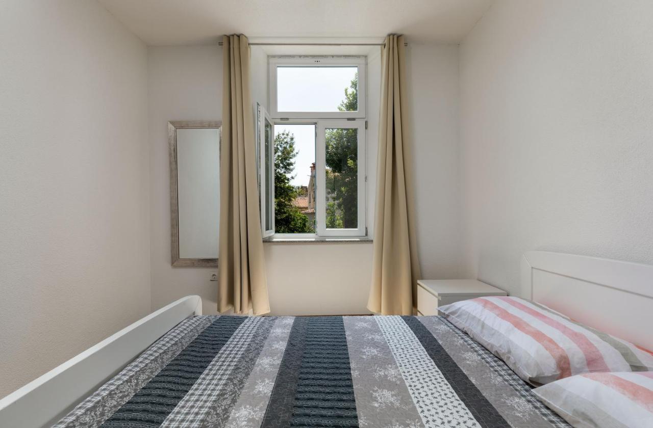 Apartments Smaila 1729 พูลา ภายนอก รูปภาพ