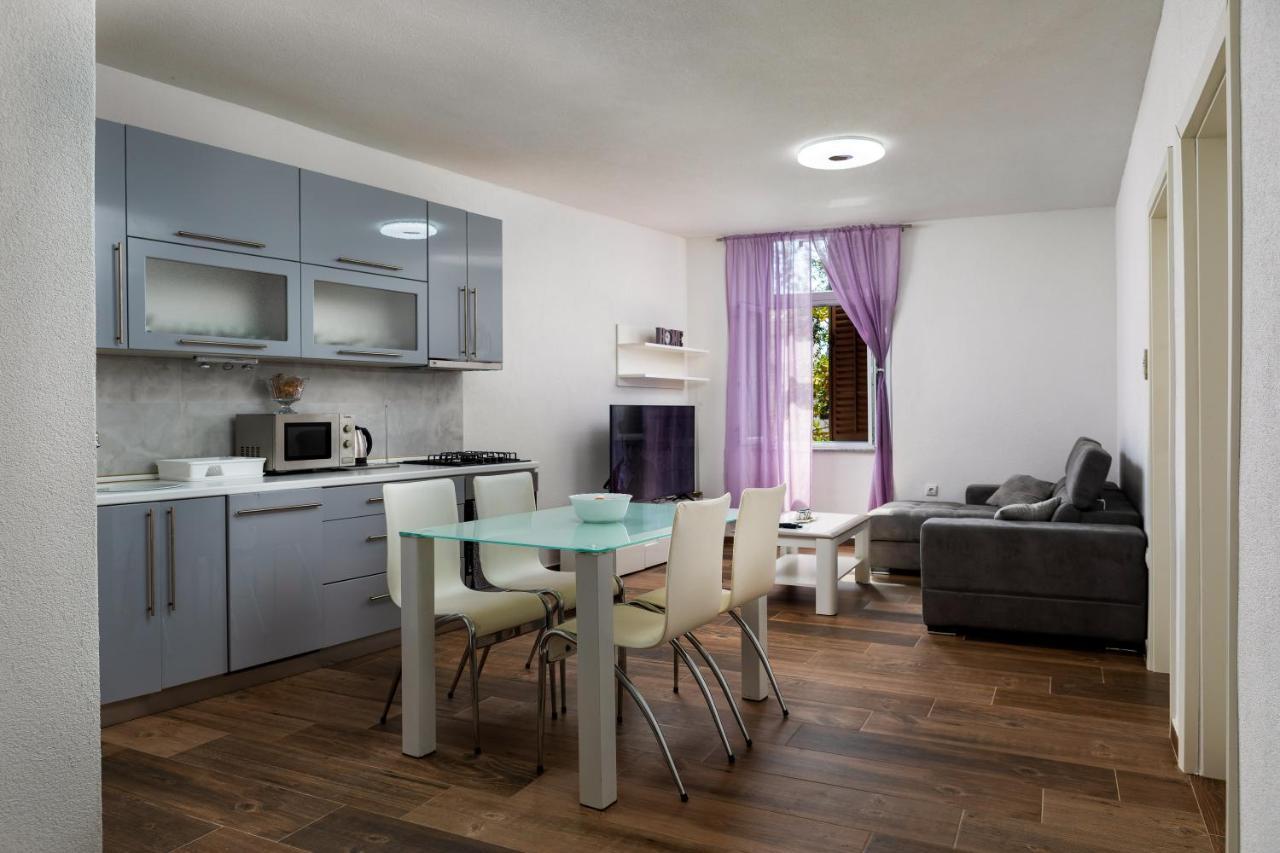 Apartments Smaila 1729 พูลา ภายนอก รูปภาพ
