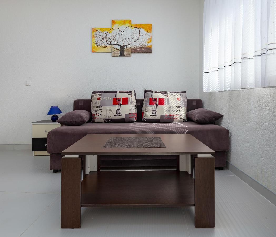Apartments Smaila 1729 พูลา ภายนอก รูปภาพ