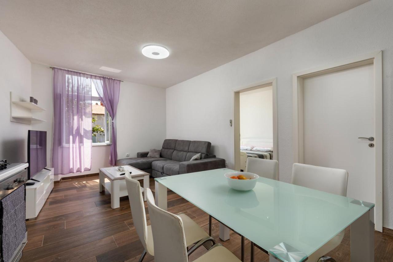 Apartments Smaila 1729 พูลา ภายนอก รูปภาพ