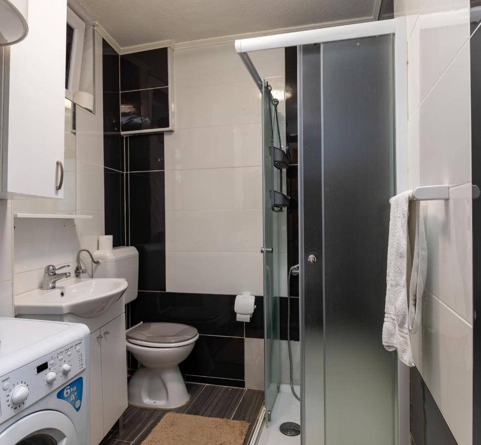 Apartments Smaila 1729 พูลา ภายนอก รูปภาพ