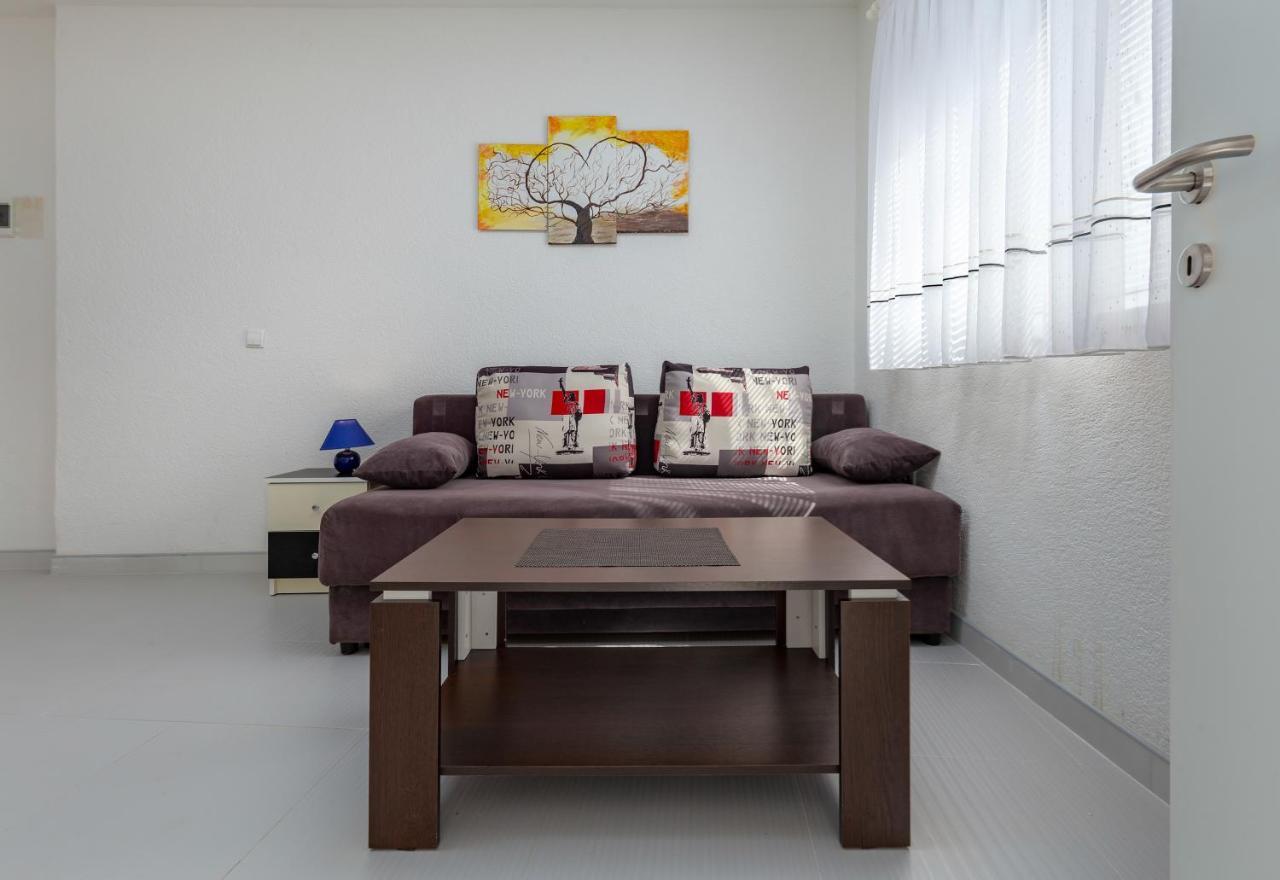 Apartments Smaila 1729 พูลา ภายนอก รูปภาพ
