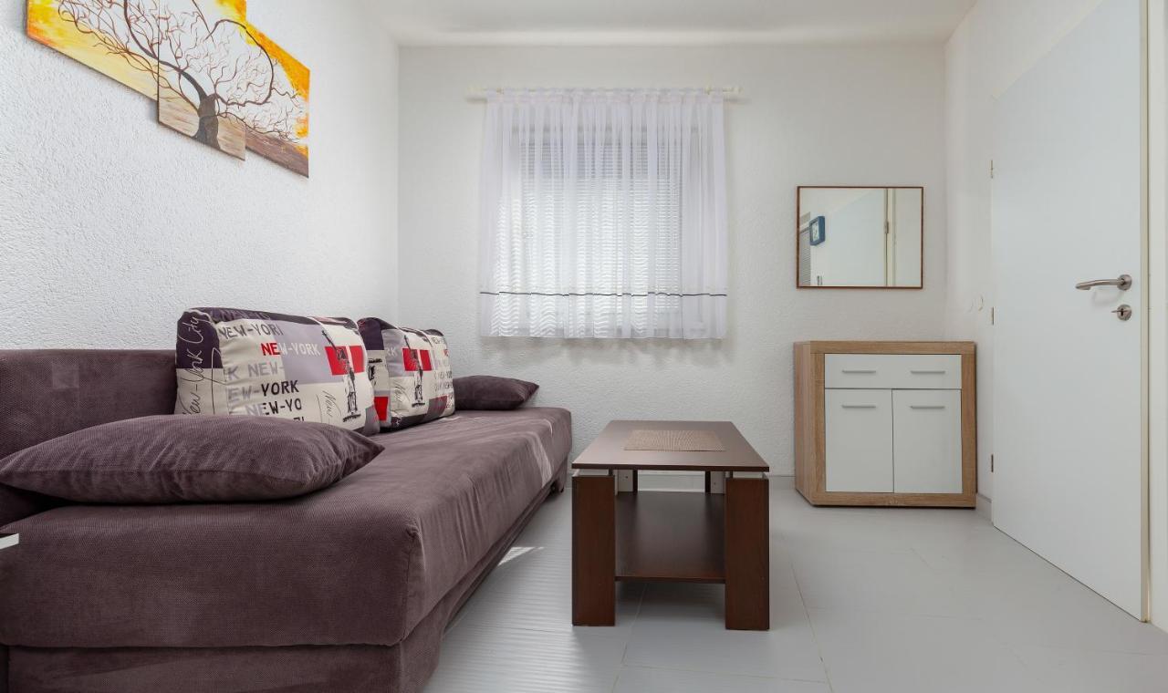 Apartments Smaila 1729 พูลา ภายนอก รูปภาพ